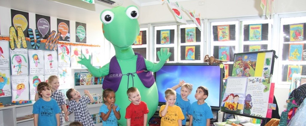 Izzy visits Kindy class at CBPS 1024x415.jpg