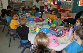 Kindy kids having lunch